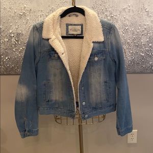 NEW VINTAGE Light wash Sherpa Jean jacket